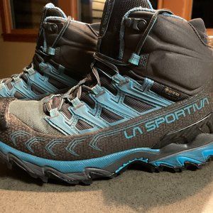 Women's Boots- La Sportiva Size 8.5